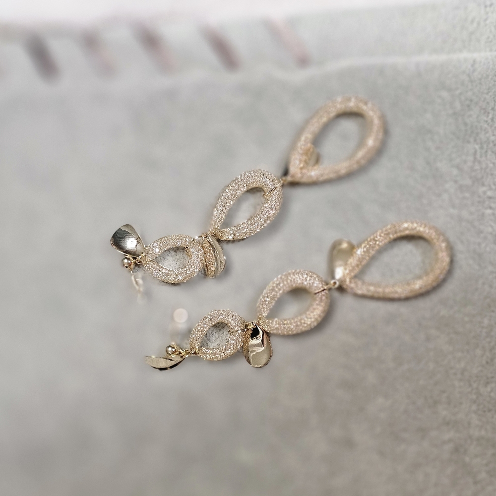NWT Goldplated dropped earings - Picture 5 of 9
